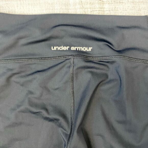 Under Armour women’s M heat gear pull on  compression leggings black capris - Picture 8 of 9